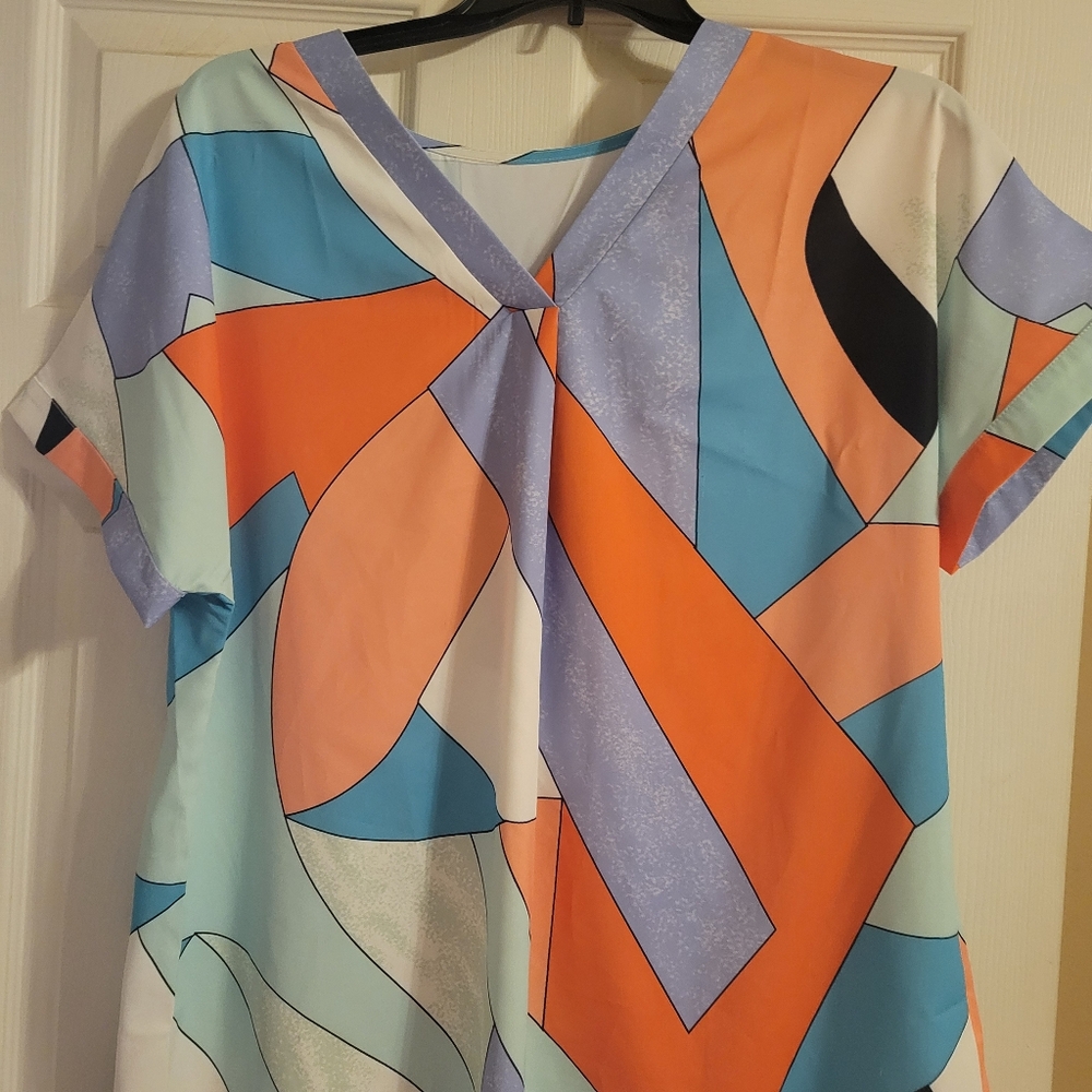 Geometric print top